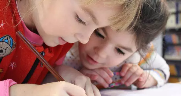 Schülerinnen. Foto: Pixabay.com | Klimkin. Schülerinnen. Foto: Pixabay.com | Klimkin.